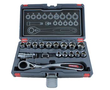 ZESTAW NASADEK Z GRZECHOTKĄ 17szt